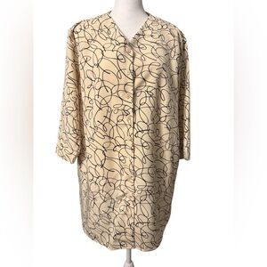 Button down blouse with squiggles in cream with black squiggles EUC Women’s 16W